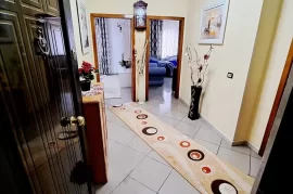 Shitet apartament 3+1,afer valutes,Kavaje, Πώληση