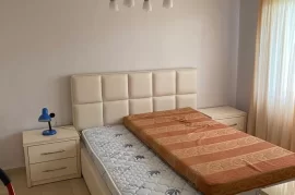 Apartament me qira Qytet Studenti  350 Euro , Bérlés