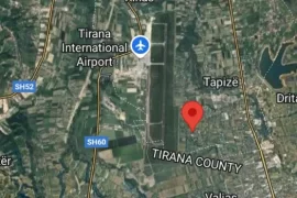 Shes tokë arë,ana lindore e aeroportit