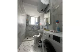 Pranë Kafe Florës, apartament 2+1 në shitje, Verkauf