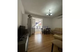 Pranë Kafe Florës, apartament 2+1 në shitje, Venta