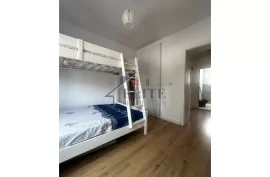 Pranë Kafe Florës, apartament 2+1 në shitje, Shitje