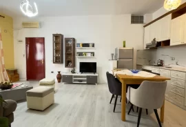 Apartament me qira tek 15 Kateshi 600 Euro , Qera