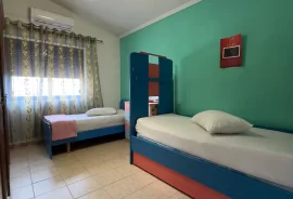 Apartament me qira , Ενοικίαση