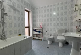 Apartament me qira , Ενοικίαση