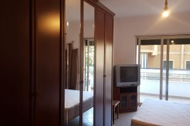 Tek Komuna E Parisit Jepet Me Qira Apartament 2+1, Location