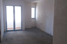 SHITET APARTAMENT 1+1 NË LAGJEN ÇLIRIMI, LUSHNJE, Sale