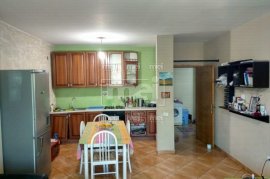 Shitet apartament 2+1 tek Shkolla e Bashkuar., Vente