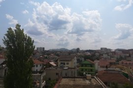 Jepet me qira apartament 3+1, Tregu Elektrik, Ενοικίαση