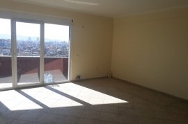 Shitet apartament 2+1 në qendër të Tiranës, Shitje