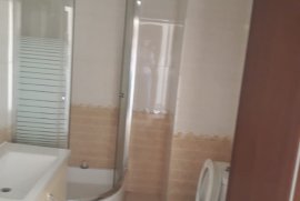 Shitet apartament 2+1 në qendër të Tiranës, Eladás