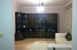 Jepet me qera apartament 1+1 Kodra e Diellit , Alquiler