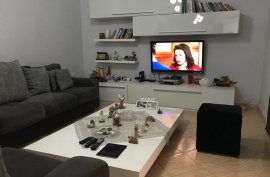 Shitet, Apartament 2+1, Fresku, Tiranë 85,000 € , Eladás