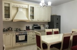 Shitet, Apartament 3+1, Kinostudio, Tiranë. 85,000, Vente