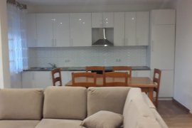 Tek 5 Maji jepet me qira apartament 2+1., Affitto