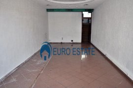 Tirane, jap me qera ambjent biznesi Kati 1, 90 m²