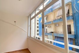 Ne Bllok (Buze Rruge Kryesore) Ambient 120 m2, Ενοικίαση