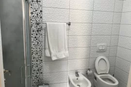 Apartament 2+1 me qira  Rr Kosovareve , Qera