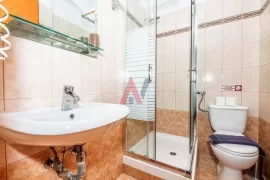 Katerini Greqi SHITET Hotel 4-katësh me 28 dhoma