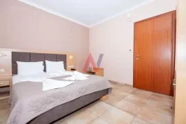 Katerini Greqi SHITET Hotel 4-katësh me 28 dhoma