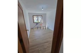 Rruga Ali Demi, apartament 2+1 në shitje, Shitje