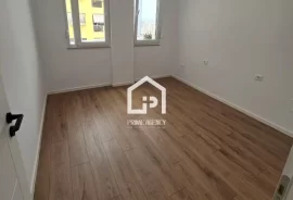 SHITET APARTAMENT 2+1/Rruga Kavajës, Sale