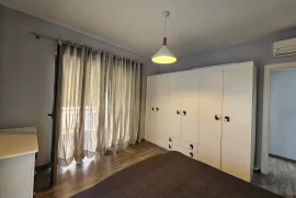 Apartament me qira tek Rruga Kavajes , Shitje