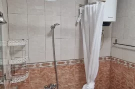 Apartament me qira tek Komuna e Parisit, Alquiler