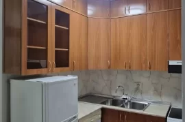 Apartament me qira tek Komuna e Parisit, Bérlés