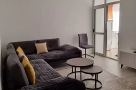 Apartament me qira tek Komuna e Parisit, Miete