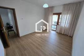 SHITET: Apartament 1 +1 / Pogradec/Rr: RINIA, Venta