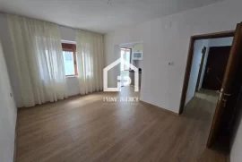 SHITET: Apartament 1 +1 / Pogradec/Rr: RINIA, Sale