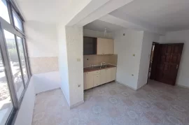 apartmanet ne shitje , Eladás