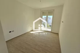 SHITET: Apartament 1 +1 /zona: Ish Tregu Elektrik, Venta