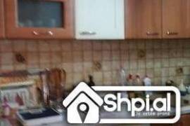 Shitet apartament me sip, 77 m2, Venta