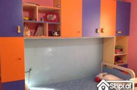 Shitet apartament 2+1 me sip. 87 m2  i mobiluar, Venta