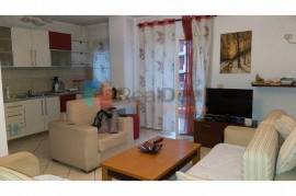 Në Komunën e Parisit, Shitet Apartament 2+1 , Eladás