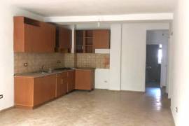 Myslym Shyri, Shitet Apartament 3+1, Shitje