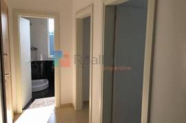 Prane 21 Dhjetorit, Shitet Apartament 2+1 , Vente