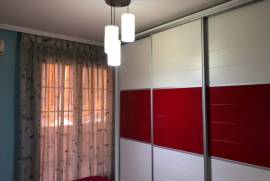 Jepet me qera apartament  3+1 në ish Bllok, Huren