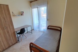 APARTAMENT ME QIRA 3+1,RRUGA MYSLYM SHYRI, Bérlés