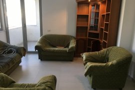 Jepet me qira apartament 1+1, Kinostudio, Ενοικίαση