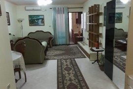 APARTAMENT ME QIRA 2+1 TEK STADIUMI DINAMO, Alquiler