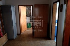 Shitet apartament 2+1 tek Medreseja, i mobiluar., Venta