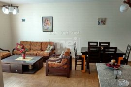 Shitet apartament 2+1 tek Medreseja, i mobiluar., Venta