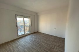 Shitet apartament 2+1 në rrugën “Ali Demi”, Alquiler