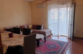 APARTAMENT ME QIRA 3+1 TEK KOMUNA E PARISIT, Qera