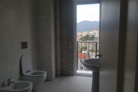 APARTAMENT ME QIRA 2+1,21 DHJETORI, Bérlés