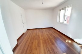 Ne Brryl (Rr.Kryesore) Shitet Apt 2+1+3bllk, Vente