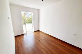 Ne Brryl (Rr.Kryesore) Shitet Apt 2+1+3bllk, Vente